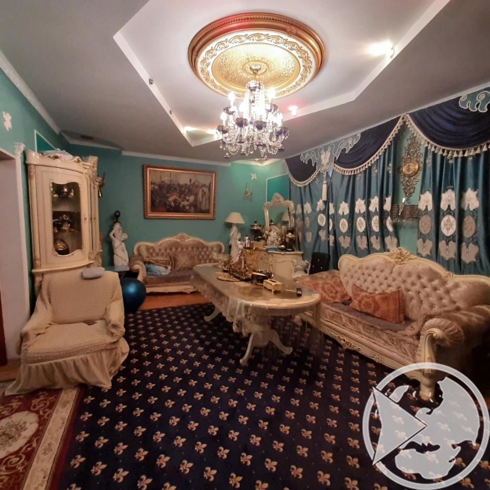  Продается Дом, расположен на участке более 7 соток.
 Удобное расположение, т.к. Дом находится рядом с Горьковским шоссе, соответственно великолепная транспортная доступность, но также в черте города, следовательно есть и школы и садики и магазины как сетевые, так и несетевые. Дом с хорошим ремонтом