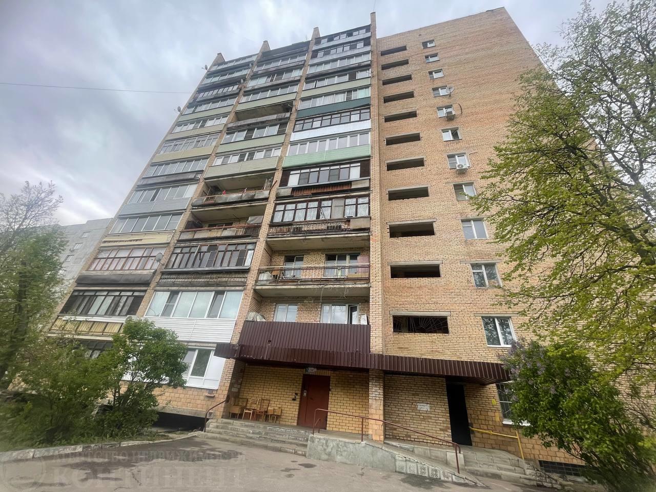Продается 2-x комнатная квартира Московской обл., в пос. Биoкомбинaта, 8. 
Располагается на 7-ом этаже, 11-ти этажного кирпичного дома.
Квартира просторная, теплая,светлая и уютная. Заходи и живи!
Фото отправлю по запросу!