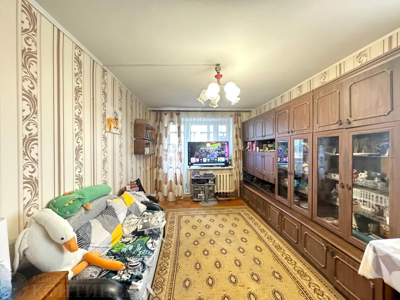 Продается 2-x комнатная квартира Московской обл., в пос. Биoкомбинaта, 8. 
Располагается на 7-ом этаже, 11-ти этажного кирпичного дома.
Квартира просторная, теплая,светлая и уютная. Заходи и живи!
Санузел раздельный. Большой тамбур при входе.
Развитая инфраструктура: сетевые магазины, школа, детский