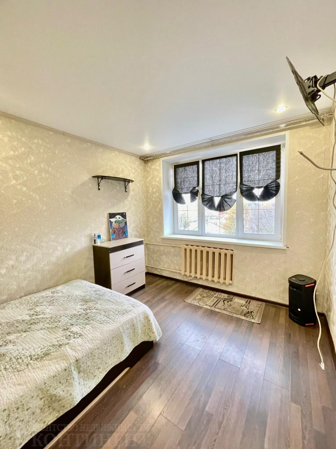 Продается комната площадью 17 кв.м. в уютном общежитии. Отличный вариант для студента или молодых людей!
Остается ВСЯ мебель и техника! (личный холодильник в комнате и личная своя стиральная машинка) 
   Удобное расположение в центре Черноголовки
   Комната с хорошим ремонтом, светлая и просторная
 