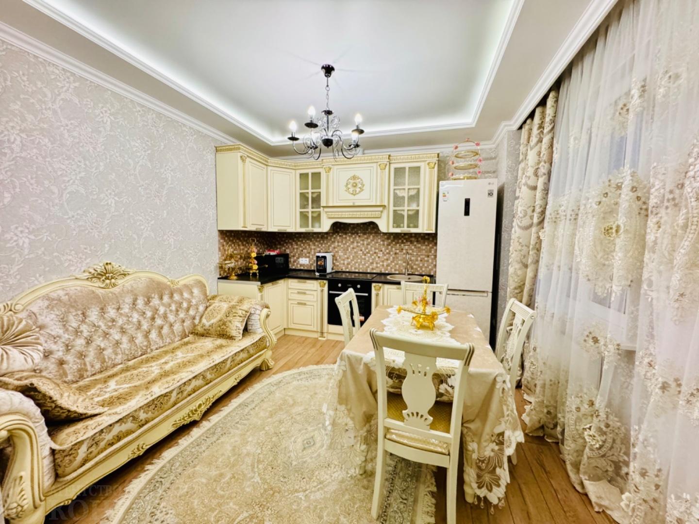 Продается двухкомнатная квартира в Московской обл., г.Щелково, мкр. Финский, д.2.
Располагается на 17-ом этаже,17-ти этажного монолитного дома.
Дом 2021 года постройки.
Сделан дизайнерский ремонт из дорогостоящих материалов. В квартире никто не проживал! Остается вся мебель и техника.
Панорамное ост