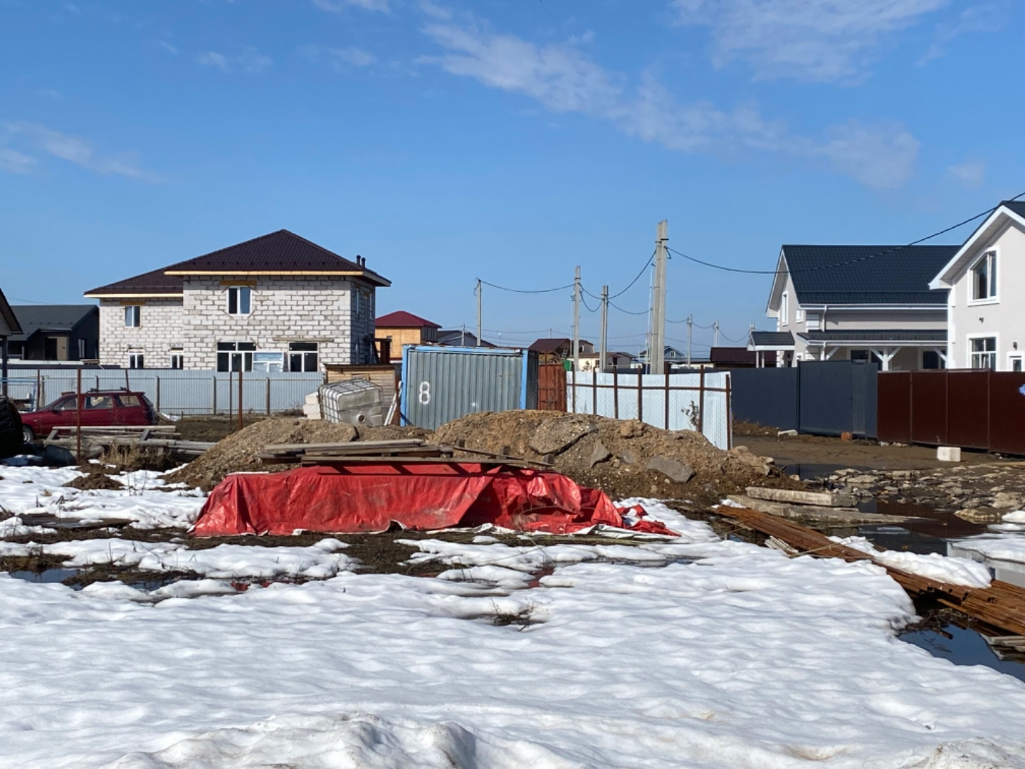 Продается земельный участок. кадастровый номер земельного участка 50:14:0030111:1633. Все интересующие поросы с удовольствием расскажу по телефону . Подходит под любую ипотеку . Помощь  в одобрении ипотеке .