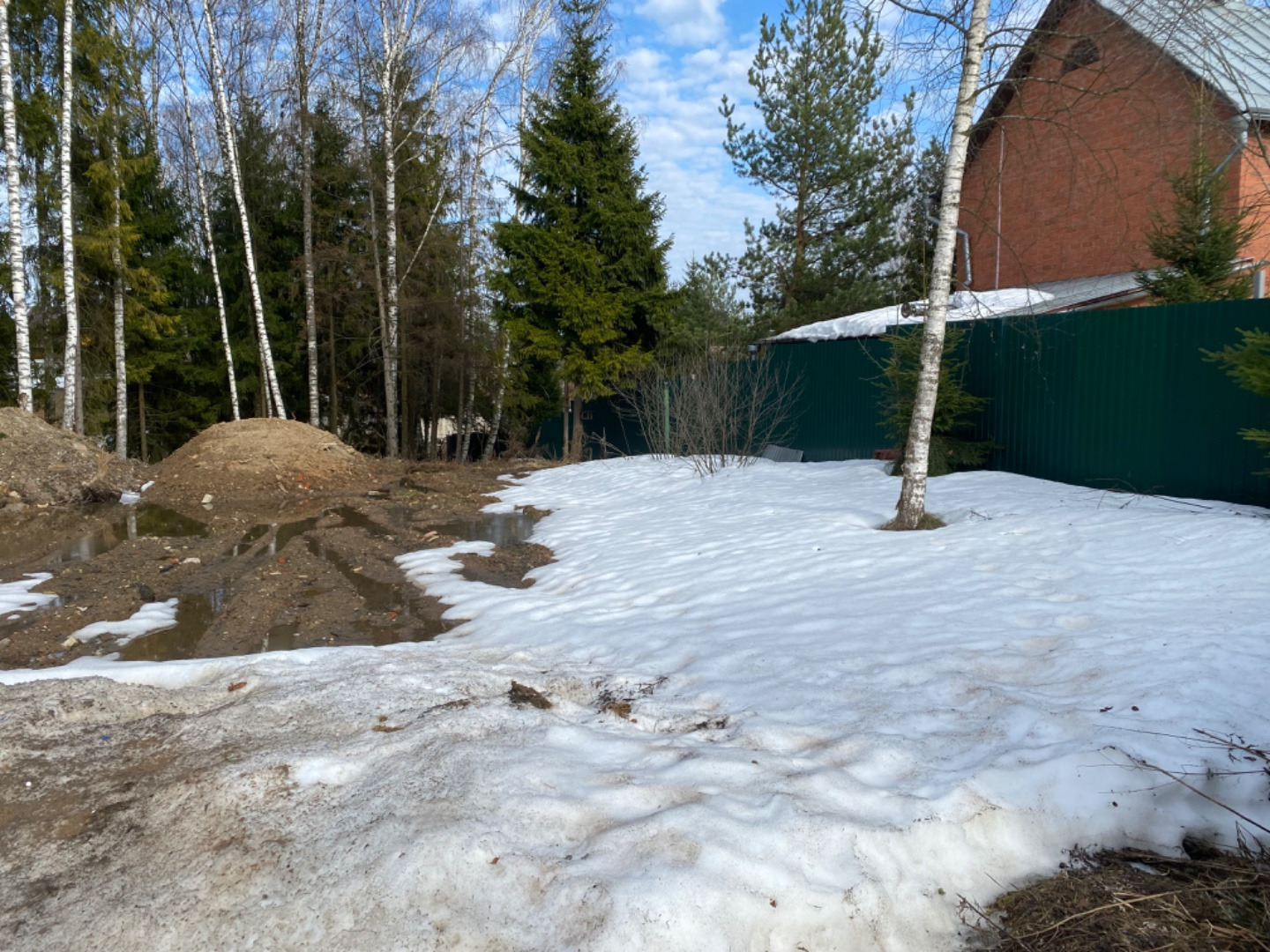 Продается замечательный земельный участок кадастровый номер 50:14:0030111:2353 Подходит под любую ипотеку. Все интересующие вопросы с удовольствием расскажу по телефону.