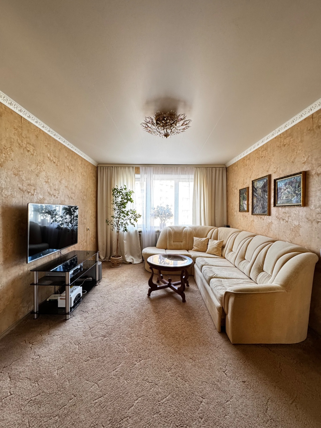 Продается 3-х комнатная квартира в г.Фрязино, ул.Полевая, д.23.
Располагается на 7-ом этаже, 9-ти этажного панельного  дома. 1986 г.постройки.
Квартира очень теплая, светлая и уютная! Комнаты изолированные. Расположение на две стороны.
Красивый вид из окна, на лес.
Парковка около дома. 
Свободная и 