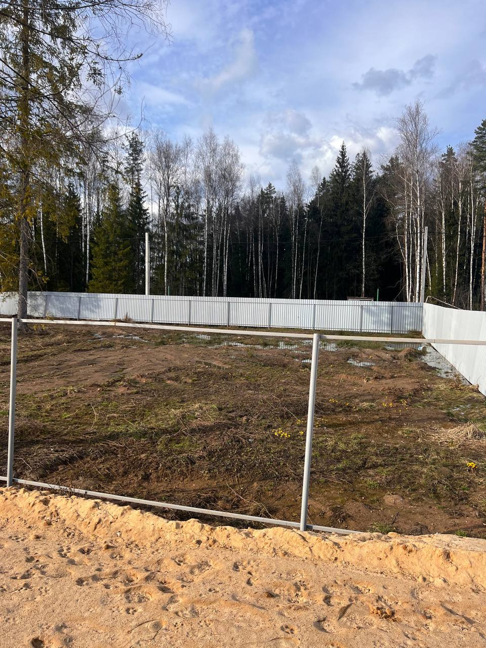 Продается земельный участок в Московской обл. в пос. Литвиново. 
9.05 соток. Находится в 20 км.от МКАД. 
50:14:0030120:1136
Располагается в экологически чистом районе Московской обл. пос. Литвиново.
Выход на лесополосу. Хорошие соседи.
Поселок с развивающейся инфраструктурой. Сетевые магазины в шаго