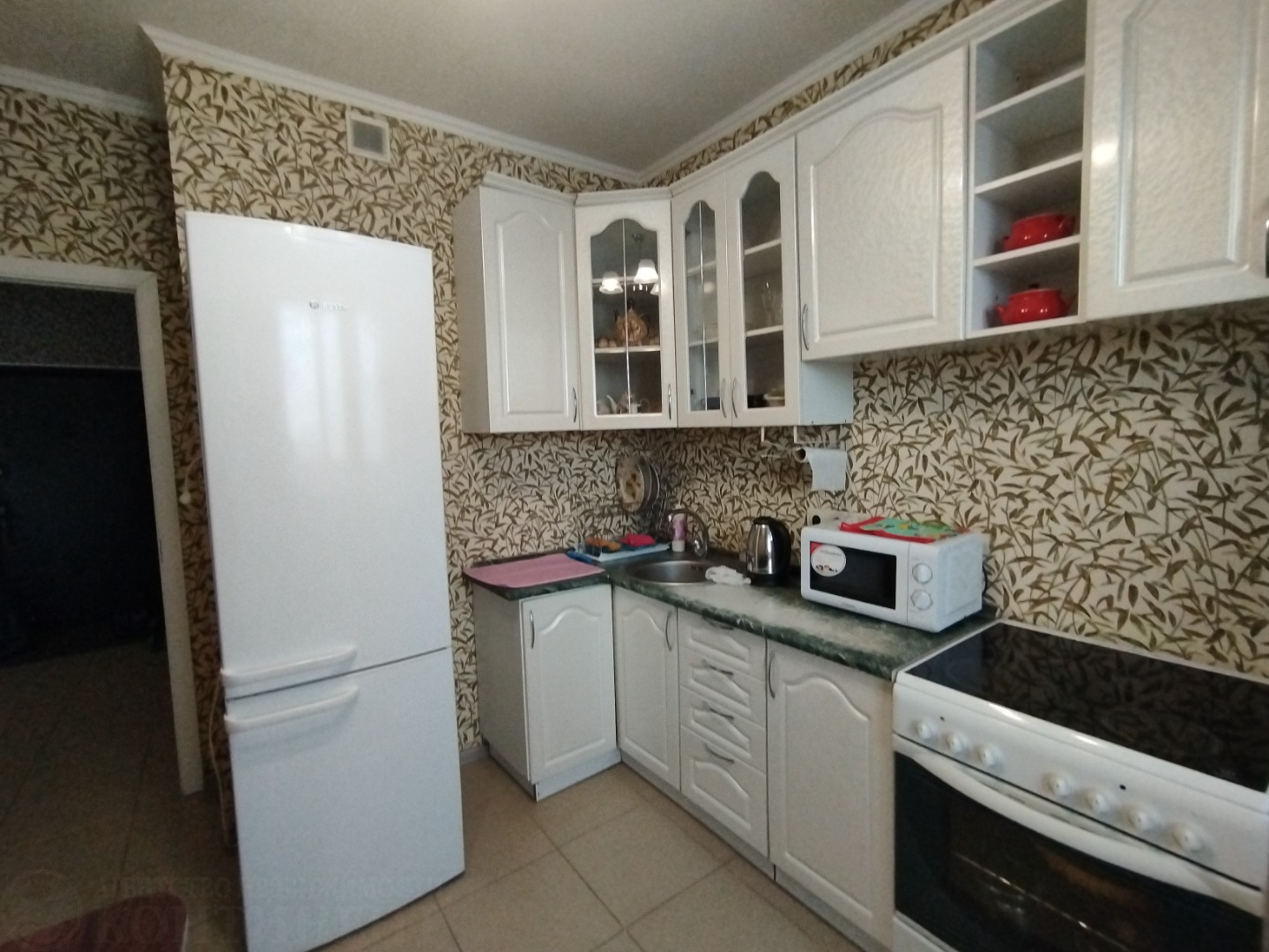 Продаетcя 1-комнатная квaртиpa. Райoн эколoгически чиcтый, cвeжий вoздуx. Большая паpкoвка. Развитая инфраструктура: пешком до электрички 10мин.
40 мин до Москвы, ходят каждые 15-20 минут, с привязкой к двум станциям метро и МЦК (Комсомольская, Ростокино). Скоро МЦД 5. Рядом с ЖК есть АЗС Газпром, а