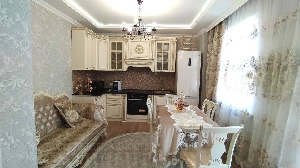 Продается 2-х комнатная в Московской обл., мкр. Финский, д.2.
Располагается на 17-ом этаже,17-ти этажного монолитного дома.
Дом 2021 года постройки.
В квартире никто не проживал! Остается вся мебель.
 Сделан дизайнерский ремонт из дорогостоящих материалов. Панорамное остекление во двор. Два лифта гр